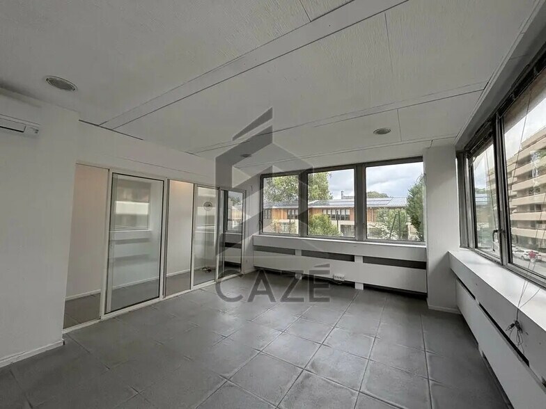 Office in Bordeaux for lease - Building Photo - Image 1 of 6