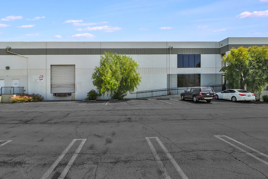 10951 Pendleton St, Sun Valley, CA for lease - Building Photo - Image 2 of 13