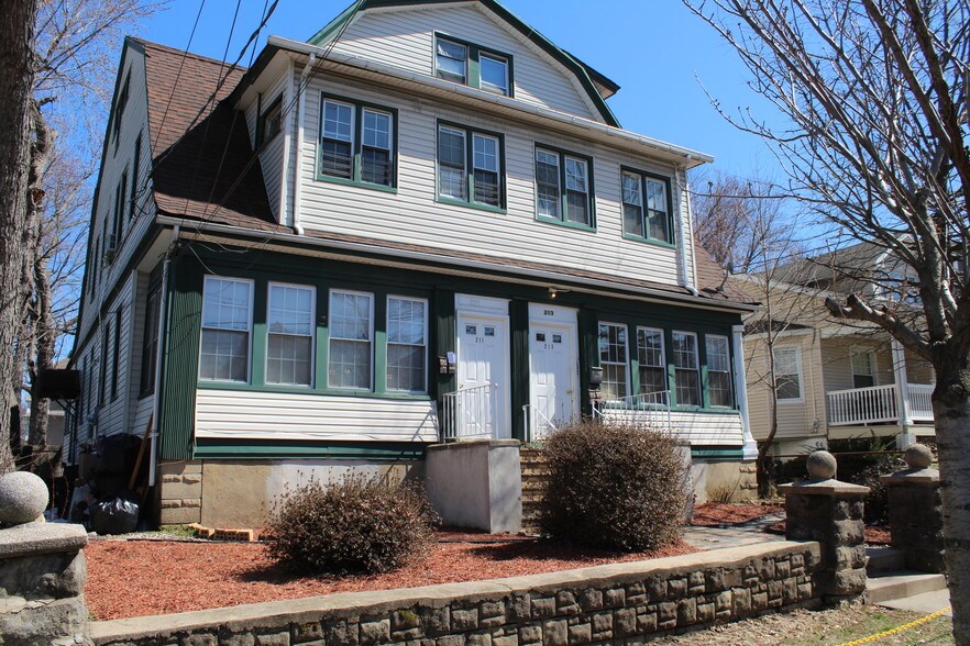 213 Bement Ave, Staten Island, NY for sale - Primary Photo - Image 1 of 1
