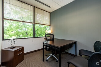 800 E 101st Ter, Kansas City, MO for lease Interior Photo- Image 1 of 3