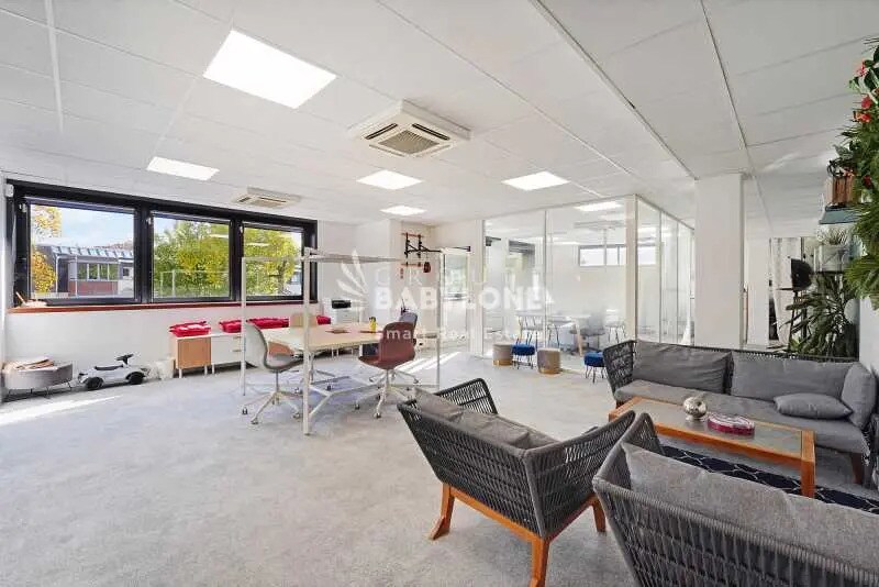 65 Rue Jean Jacques Rousseau, Suresnes for lease - Interior Photo - Image 2 of 12