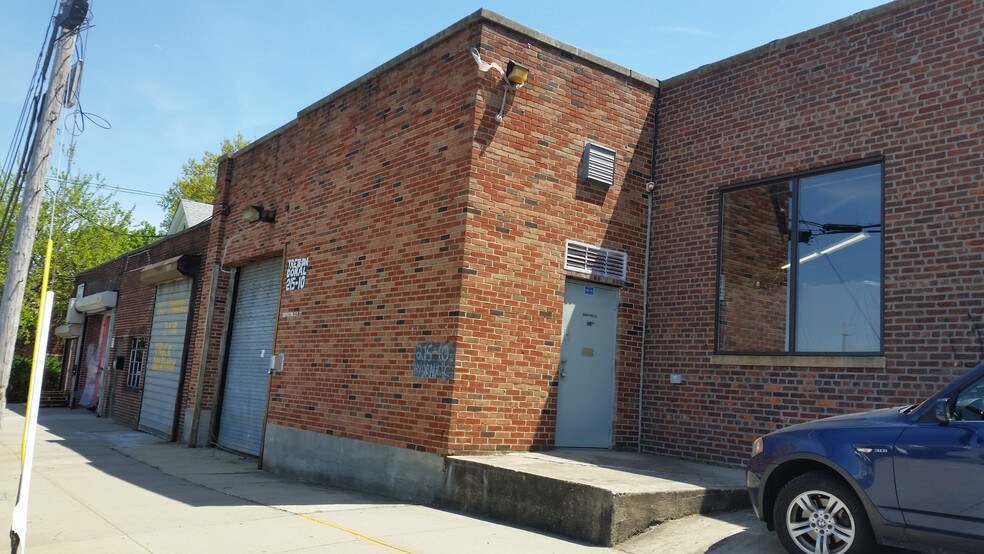 21510 42nd Ave, Bayside, NY for sale - Primary Photo - Image 1 of 1