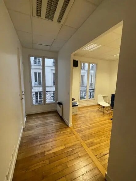 Office in Paris for lease - Interior Photo - Image 2 of 8