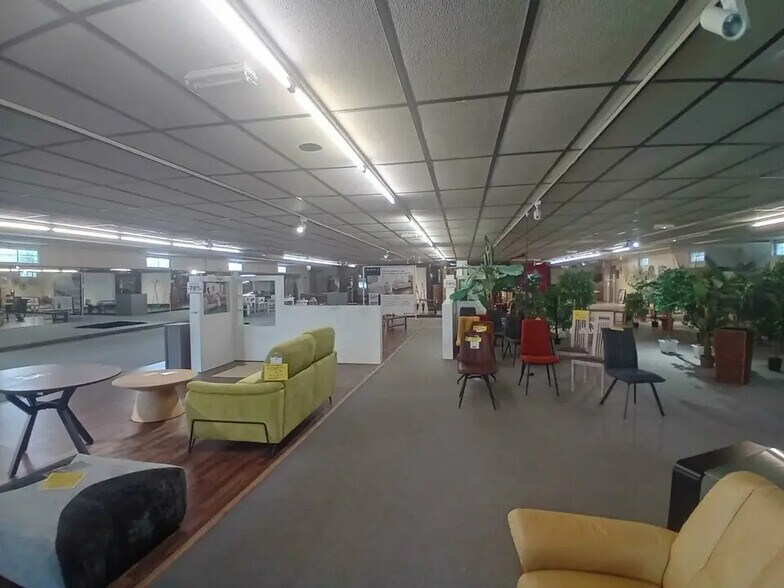 Retail in Épervans for sale - Interior Photo - Image 1 of 4