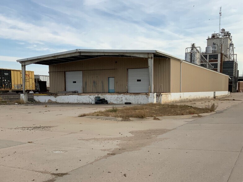 1002 Front St, Gibbon, NE 68840