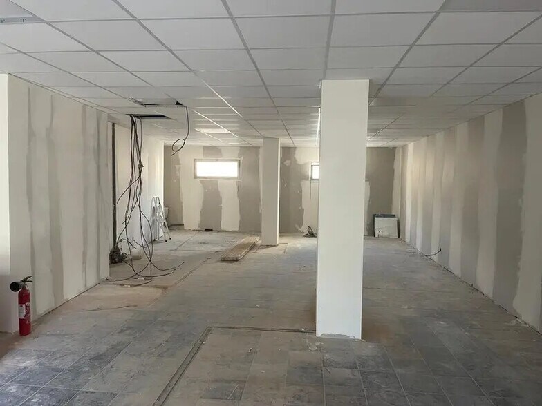 Retail in Montpellier for lease - Interior Photo - Image 2 of 10