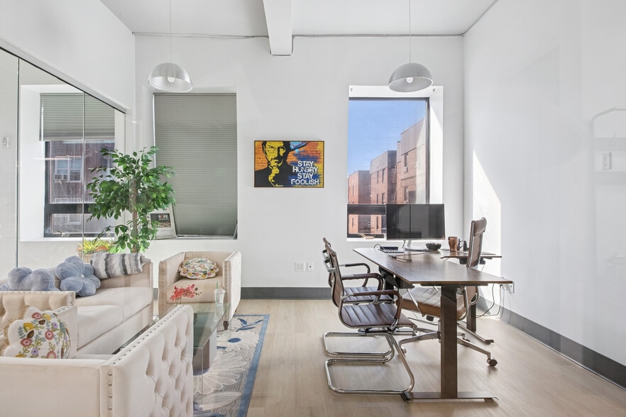 74-09 37th Ave, Jackson Heights, NY for lease - Building Photo - Image 2 of 12