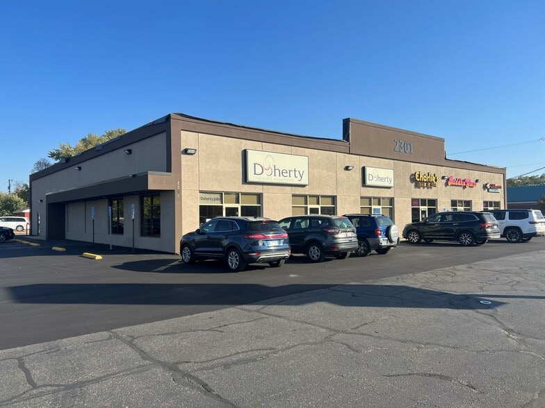 2301 W Division St, Saint Cloud, MN for lease - Building Photo - Image 1 of 1