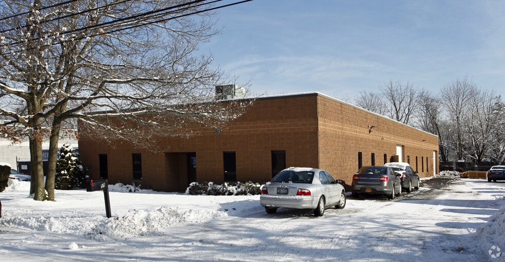 59 Otis St, West Babylon, NY for sale - Primary Photo - Image 1 of 1