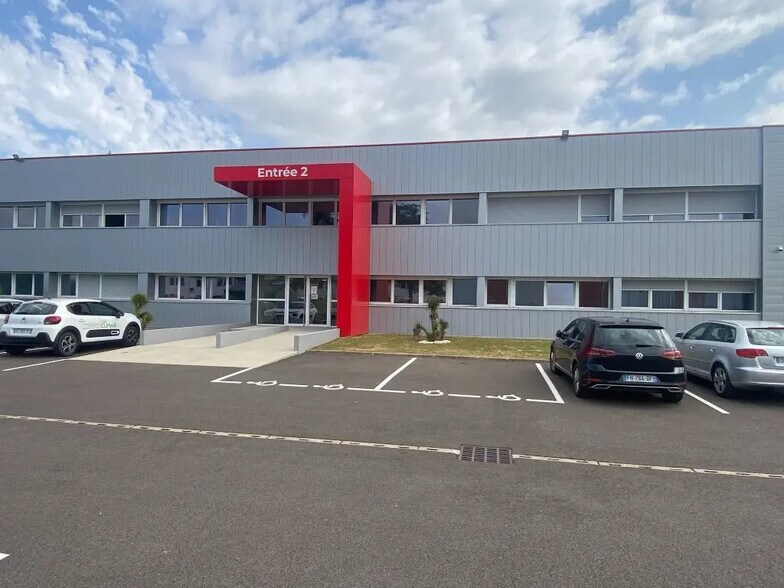 Office in for lease - Building Photo - Image 2 of 5