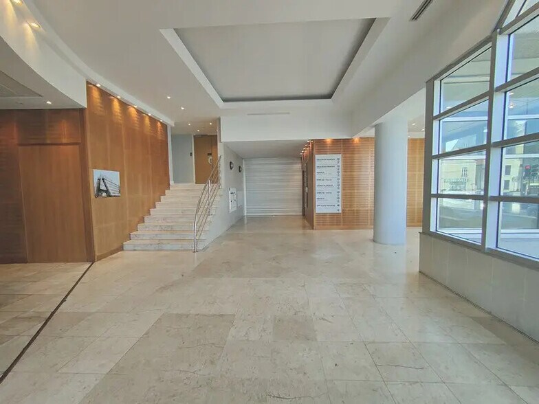 Office in Meaux for lease - Building Photo - Image 3 of 5