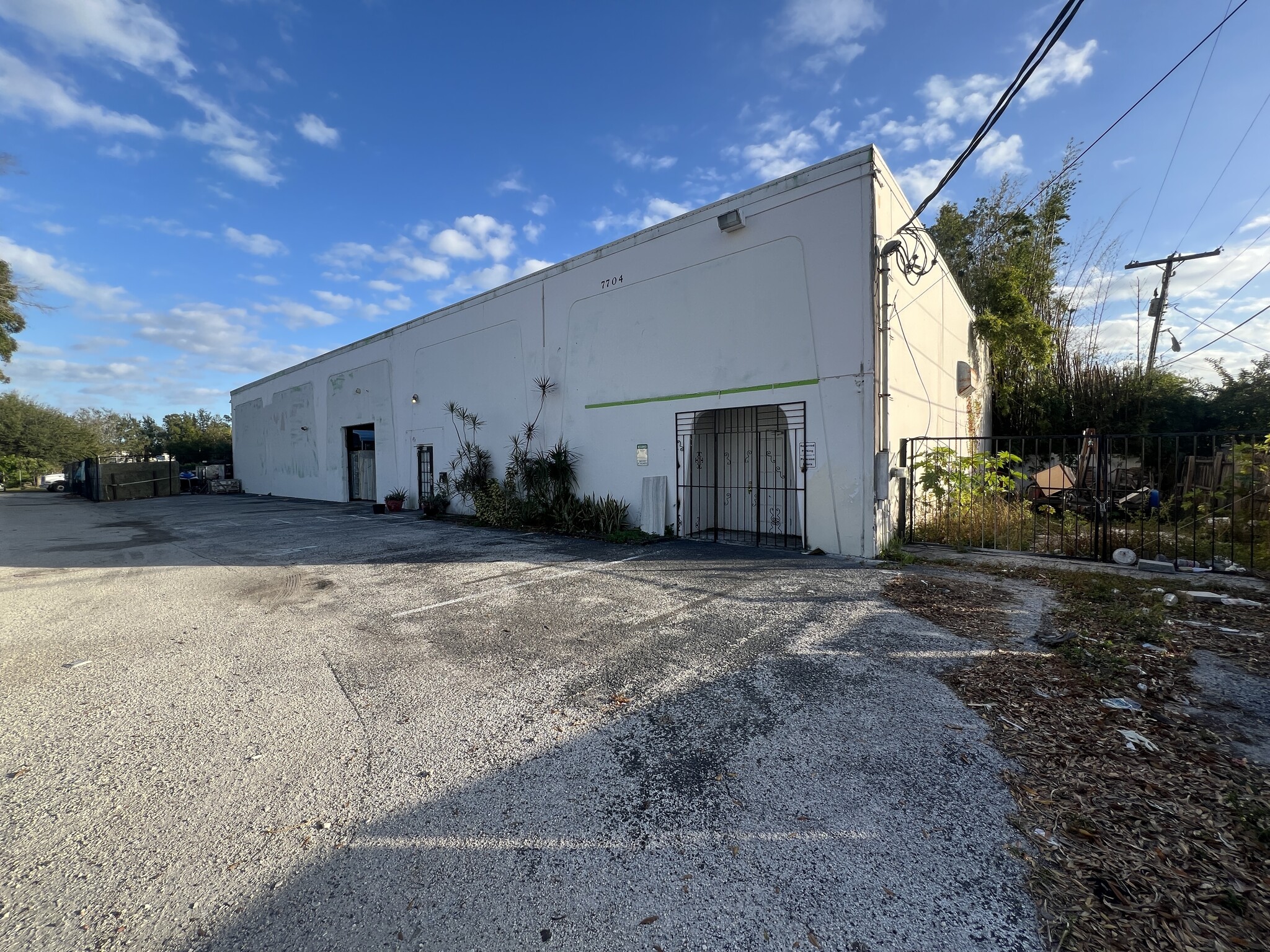 7704 W Hillsborough Ave, Tampa, FL for lease Primary Photo- Image 1 of 16