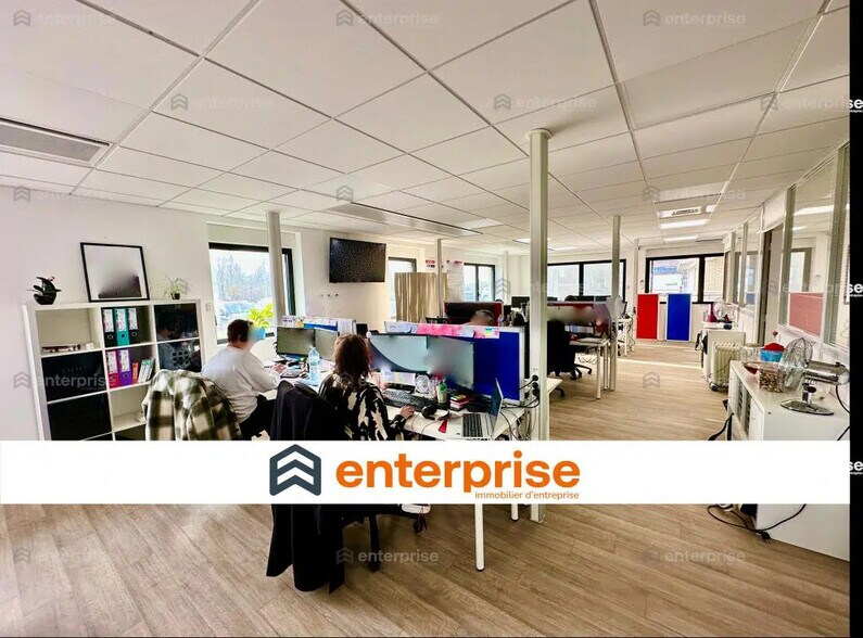 Office in Boves for lease - Interior Photo - Image 1 of 6