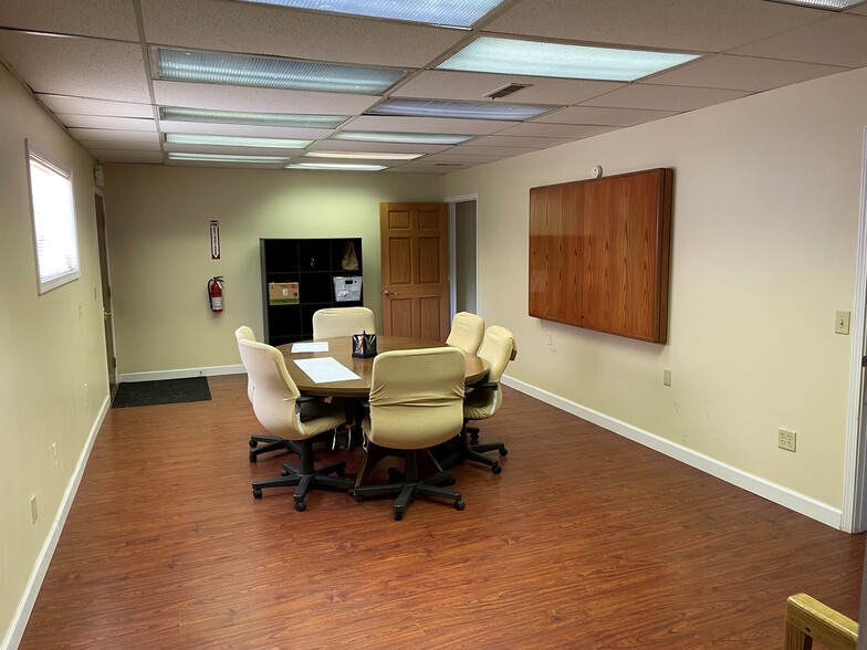 3214 S Dye Rd, Flint, MI for lease - Interior Photo - Image 2 of 7