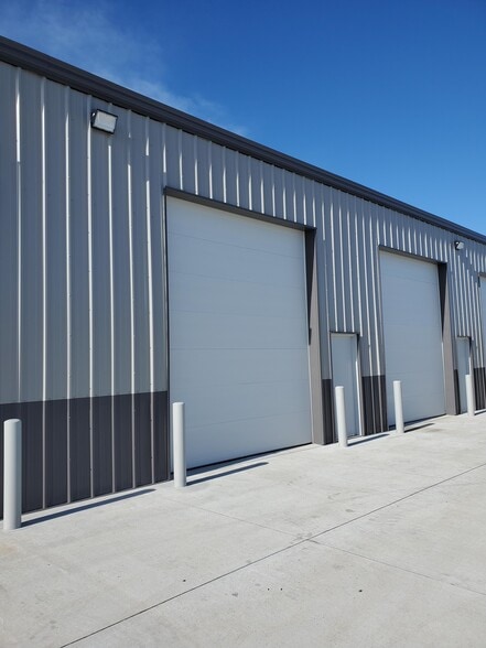 1335 SW Auburn Rd, Topeka, KS for lease - Building Photo - Image 2 of 7