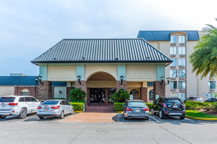 1801 W Pinhook Rd, Lafayette, LA 70508