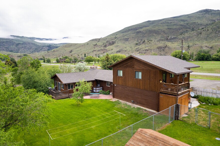 1065 US Highway 89 S, Gardiner, MT 59030 Multifamily for Sale