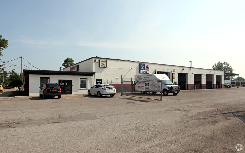 1989 Harlem Rd, Cheektowaga, NY 14212