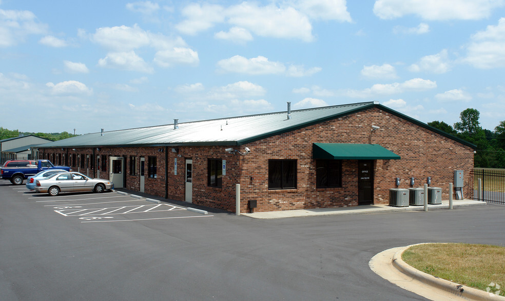 3935 Westpoint Blvd, Winston-Salem, NC for lease - Building Photo - Image 3 of 6