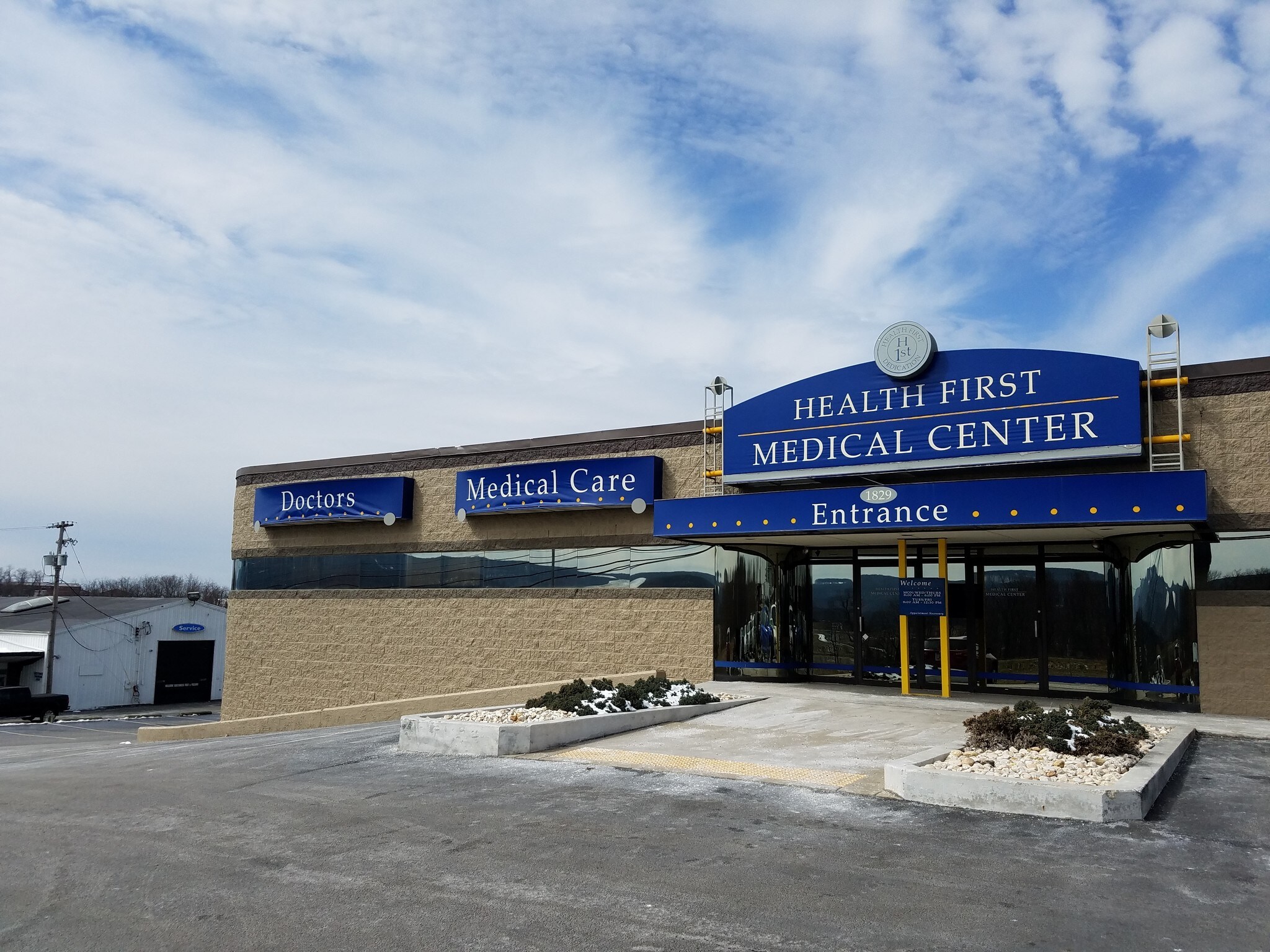 1829 University Dr, Dunbar, PA for sale Primary Photo- Image 1 of 1