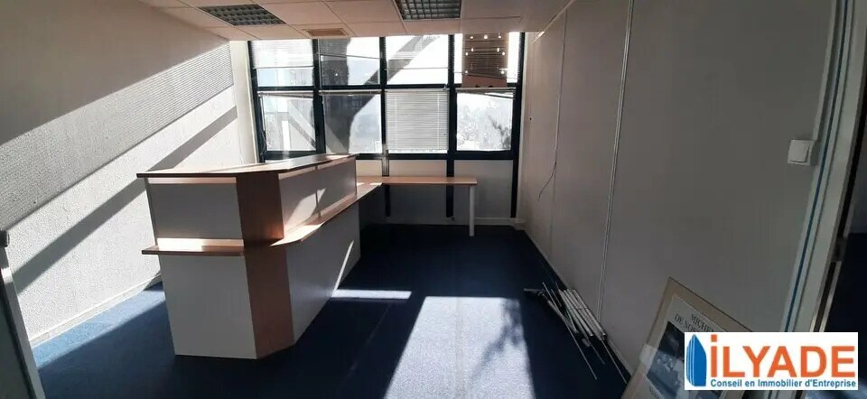 Office in Aix-en-Provence for lease - Interior Photo - Image 3 of 5