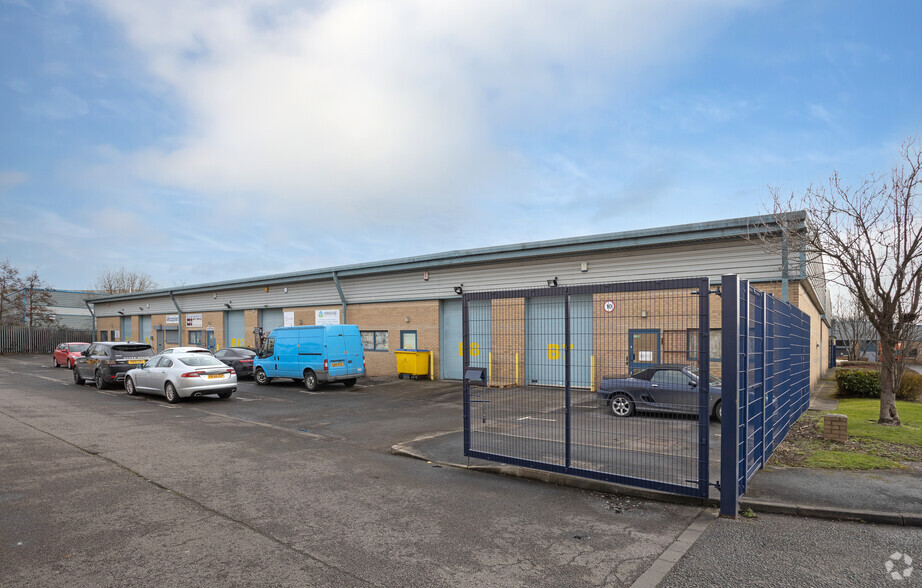 Whitwood Ln, Castleford for lease - Primary Photo - Image 1 of 5