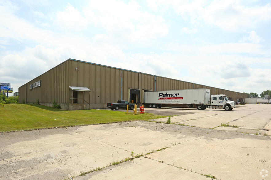 21740 Trolley Industrial Dr, Taylor, MI for lease - Building Photo - Image 3 of 8