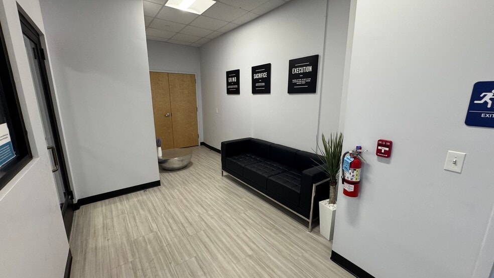 2550 Brodhead Rd, Bethlehem, PA for lease - Interior Photo - Image 3 of 37