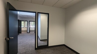 4002-4014 148th Ave NE, Redmond, WA for lease Building Photo- Image 2 of 15