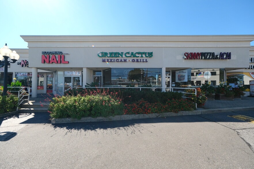 191-219 Mineola Ave, Roslyn Heights, NY for lease - Building Photo - Image 2 of 13