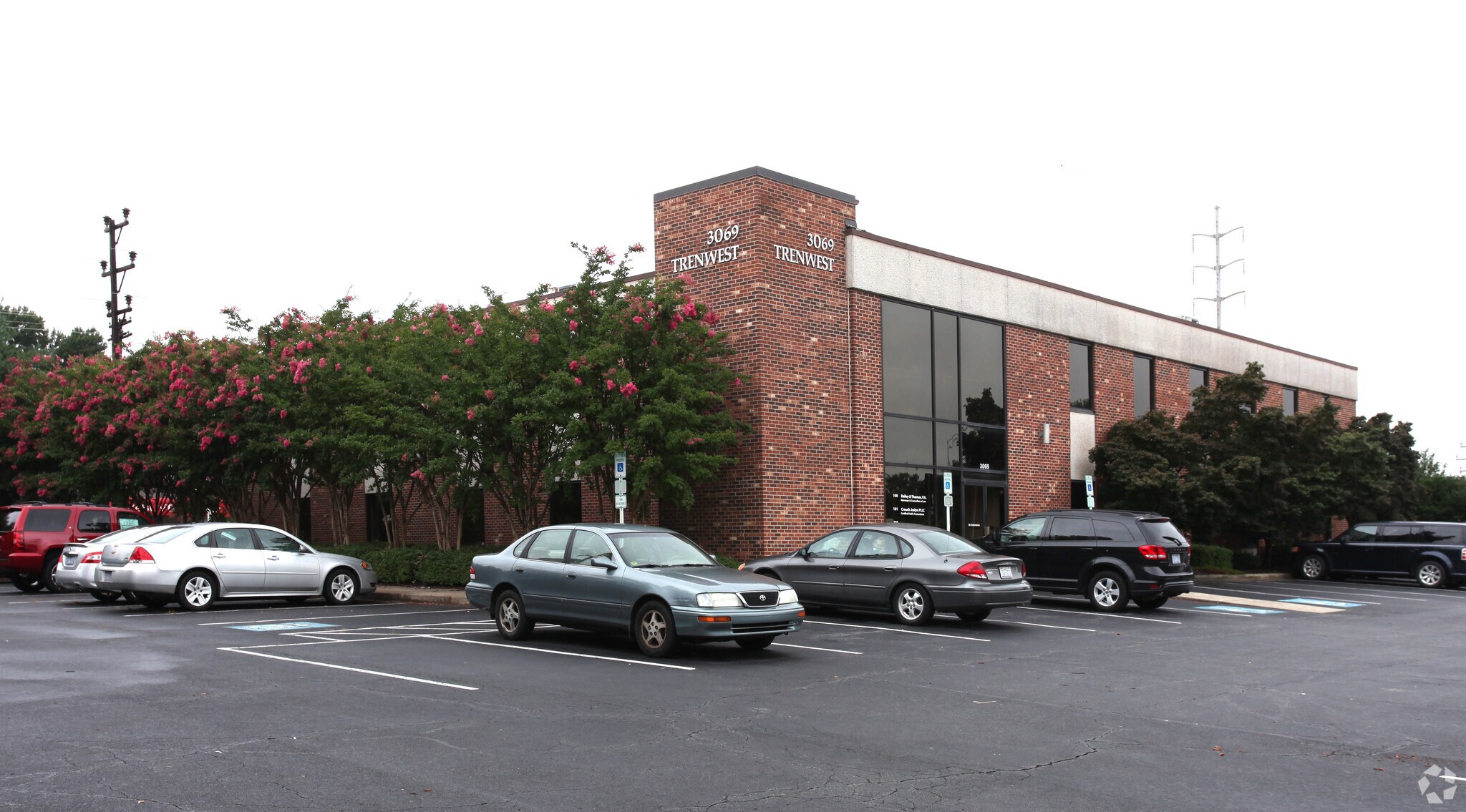 3069 Trenwest Dr, Winston-Salem, NC for sale Primary Photo- Image 1 of 1