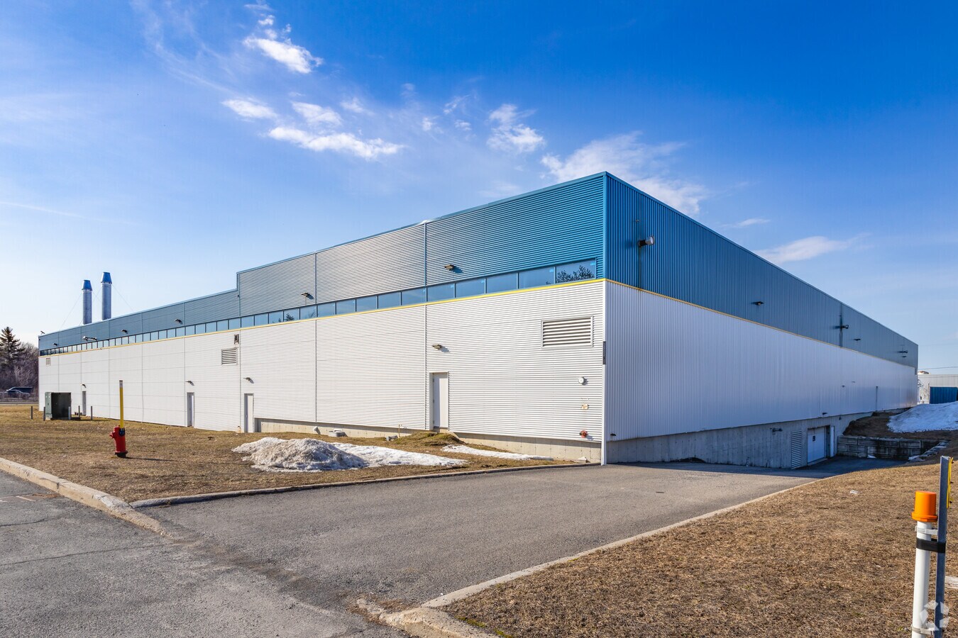 2275 Boul des Entreprises, Terrebonne, QC J6Y 1W9 Industrial for