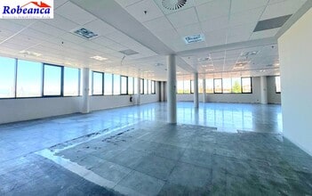 Office in Ávila, Ávila for lease Interior Photo- Image 1 of 11