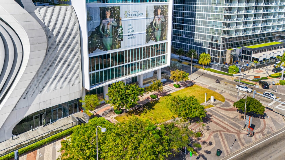 1040 Biscayne Blvd, Miami, FL for lease - Building Photo - Image 3 of 16