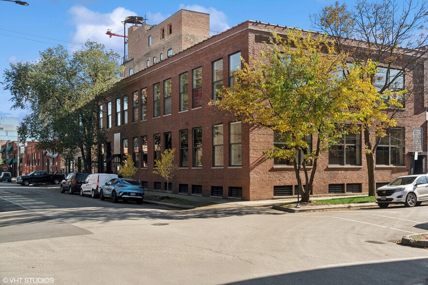 1517 W Carroll Ave, Chicago, IL for sale - Building Photo - Image 1 of 8