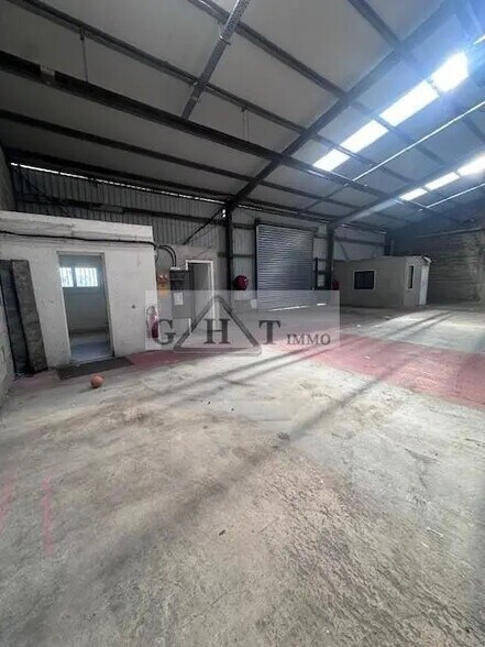 Office in Servon for lease - Interior Photo - Image 3 of 4