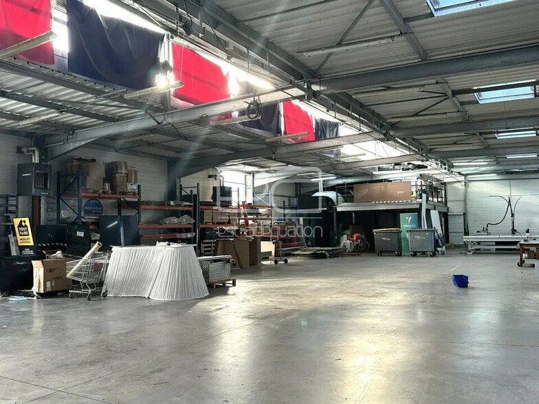 Flex in Pompey for lease - Interior Photo - Image 3 of 13