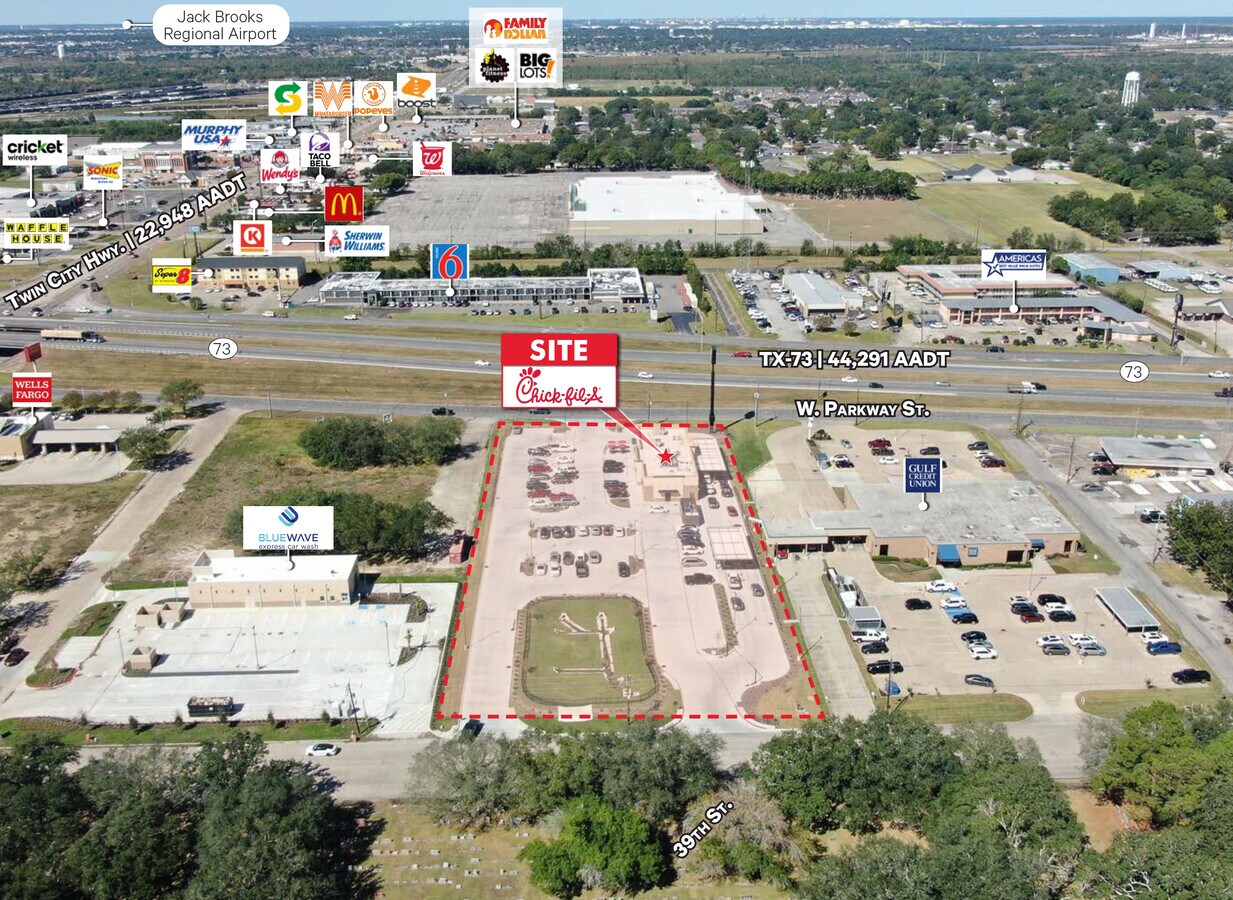 5100 W Parkway St, Groves, TX 77619