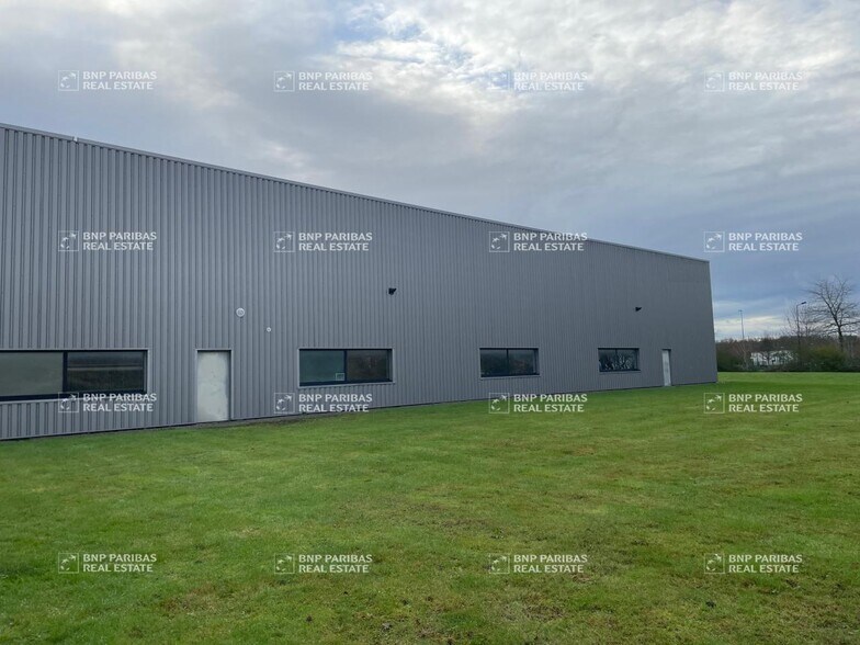 Office in Le Rheu for lease - Building Photo - Image 3 of 13