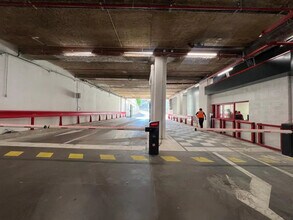 Industrial in Paris for lease Building Photo- Image 1 of 1