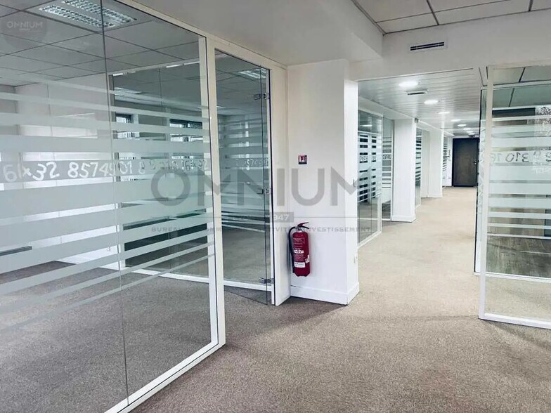 Office in Lyon for lease - Interior Photo - Image 2 of 6