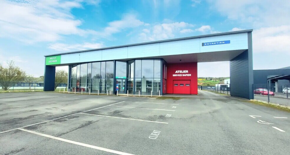 Retail in ANTRAN for lease - Building Photo - Image 1 of 8