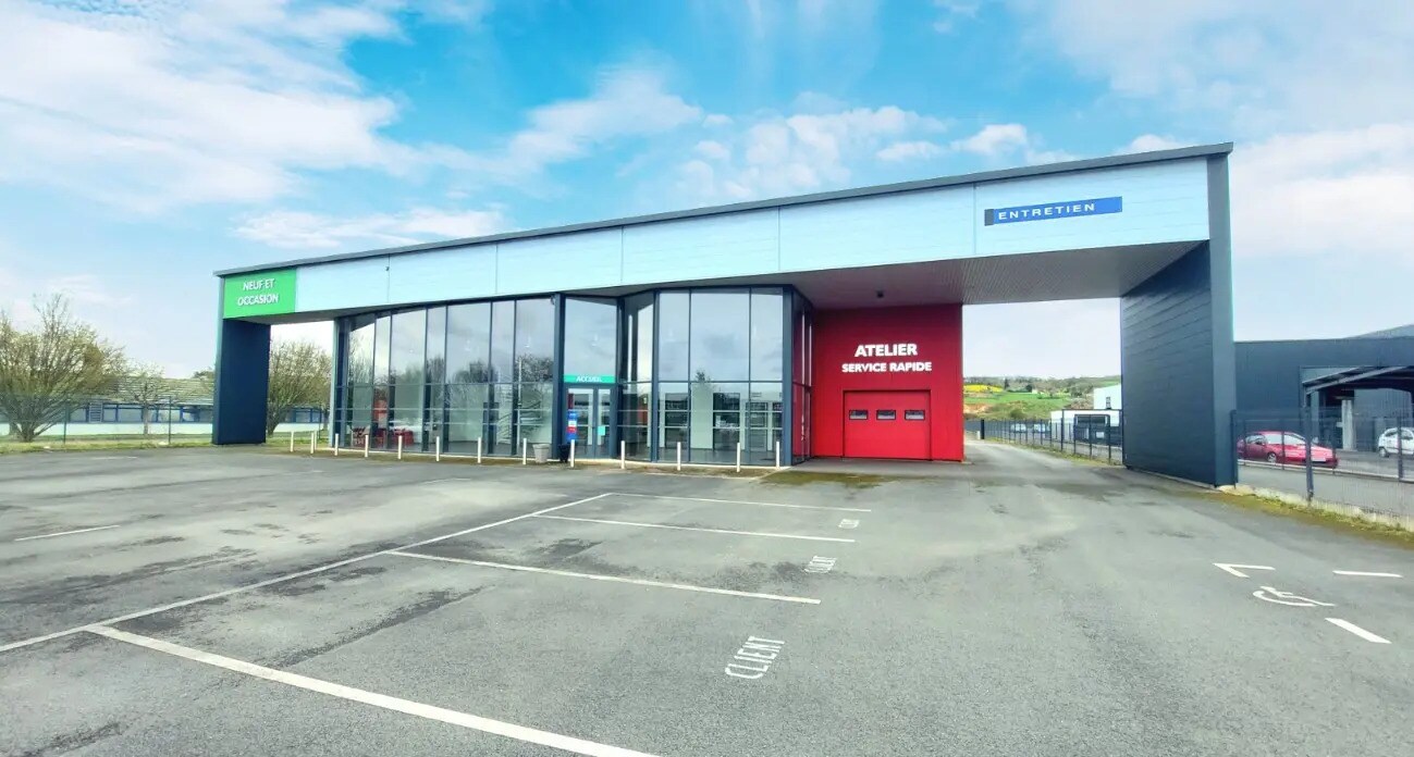 Retail in ANTRAN for lease Building Photo- Image 1 of 9