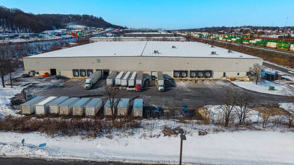 7253 Grayson Rd, Harrisburg, PA for lease - Building Photo - Image 2 of 10