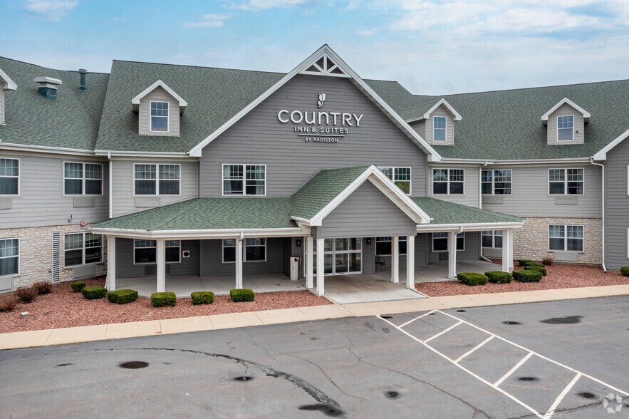 W188N11020 Maple Rd, Germantown, WI for sale - Building Photo - Image 2 of 4