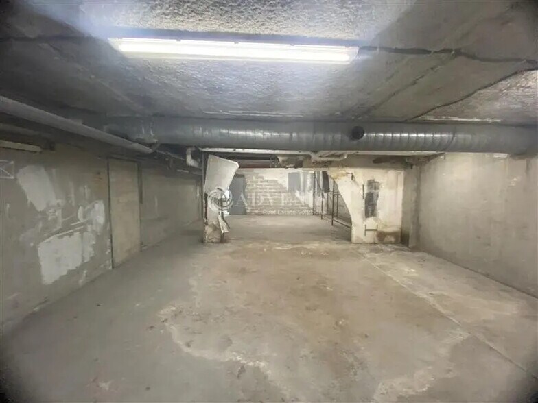 Flex in Maisons-Alfort for sale - Interior Photo - Image 1 of 6