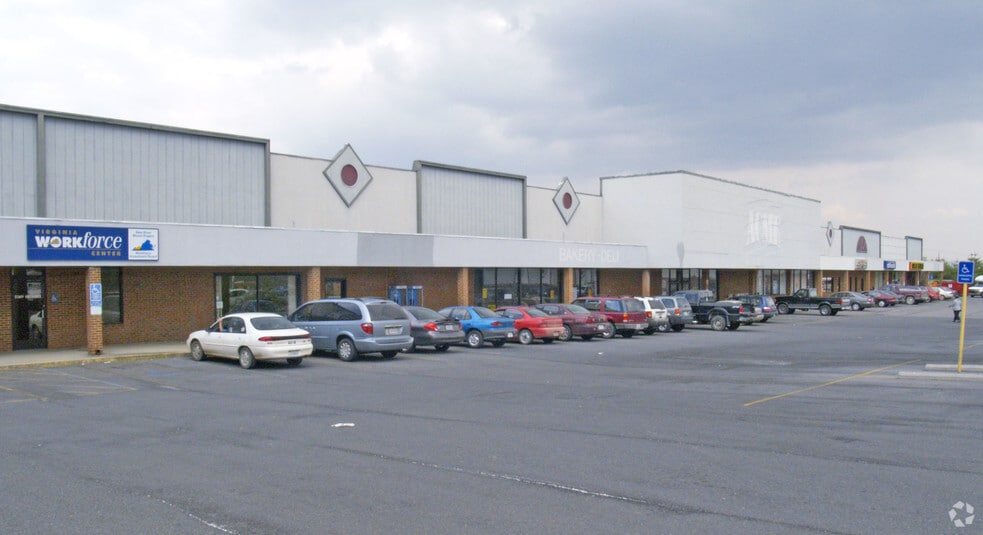 775 E Main St, Wytheville, VA for lease - Building Photo - Image 3 of 8