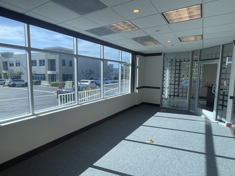 28542-28546 Constellation Rd, Valencia, CA for lease - Interior Photo - Image 2 of 7