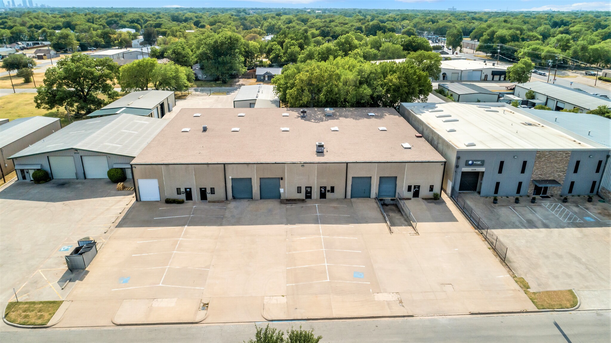 2321 Solona St, Haltom City, TX for lease Building Photo- Image 1 of 8