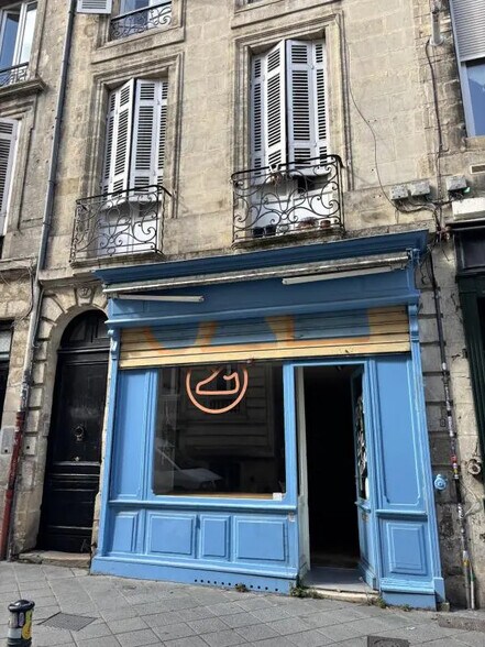 Retail in Bordeaux for lease - Building Photo - Image 1 of 8